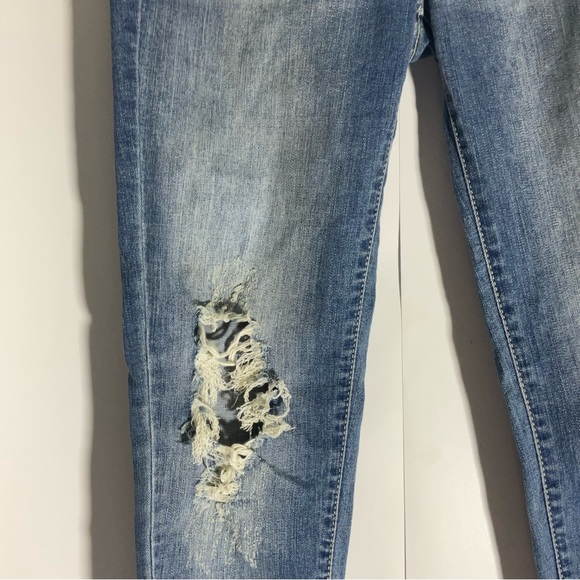 KanCan Estilo Stone Wash Distressed Straight Leg Jeans Five Pocket Zip Front 25 - Picture 8 of 16